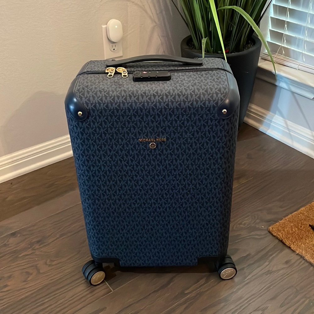 NWT Michael Kors 360 Spinner Logo Luggage